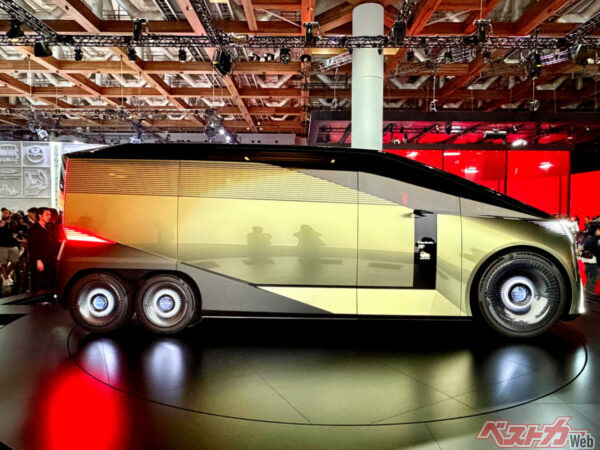 新型LSのSは「サルーン」ではなく「スペース」の意味を持つ