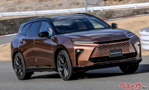 トヨタクラウンエステート/第4のクラウンはハイブリッドとPHEVのパワートレーン搭載。クラウンシリーズで最も売れている!!