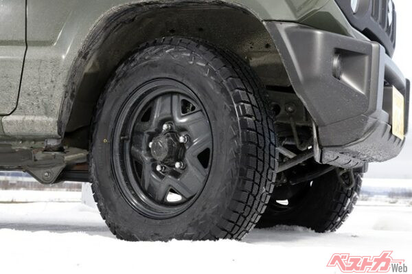 スタッドレスタイヤの特徴はコンパウンドとトレッドパターンにある