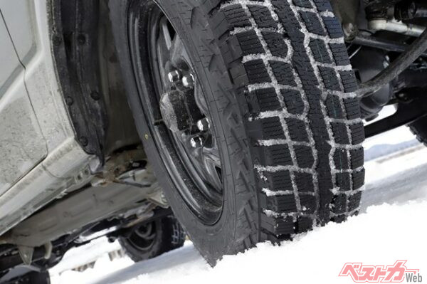 スタッドレスタイヤの性能を十分に引き出し、かつ過信・油断をしないようにするにはタイヤへの知識が不可欠