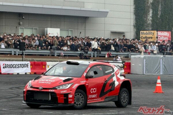 自らステアリングを握り、モータースポーツにチャレンジするほか、世界一デモランを披露する経営者でもある