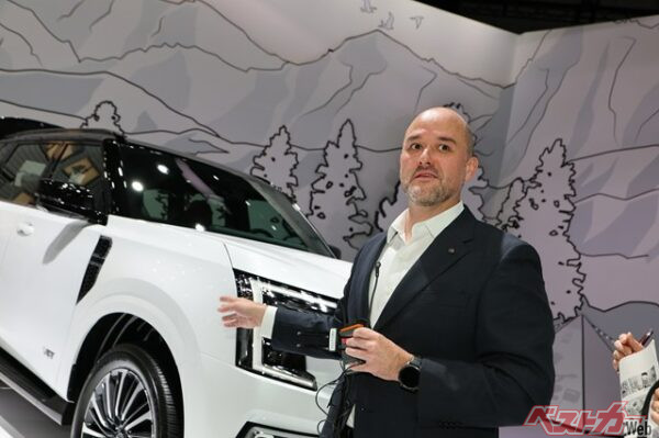 モビリティショーでパトロールの横で囲み取材に応じた。やはりその表情からは根っからの「パトロールファン」を隠すことはできなかった（笑）