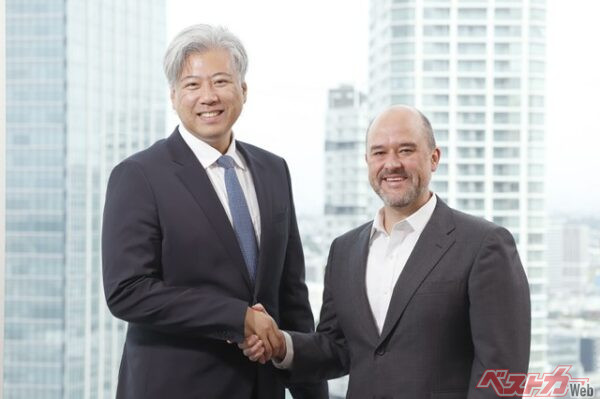 最後はにっこり握手。ベストカーは日産を応援していきます!!