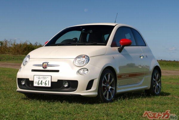 世の中には夫婦で”それぞれ”アバルト所有とか「実家はイタリア車しかありませんでした」とかクルマ好きでも驚くような家庭もある。家族の形はさまざま