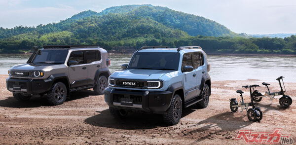 右が販売されるFJで、左の丸目は海外向けカスタマイズ車。右端はラゲッジに入れて旅先で乗れる電動2輪車のランドホッパー