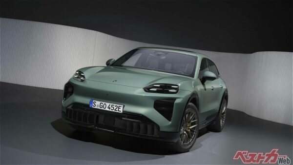 伝統を継承しつつも新しい印象を与えるフロントマスク