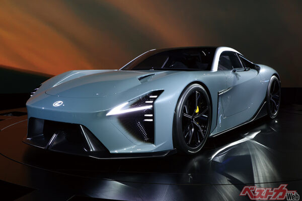 レクサス スポーツコンセプト。ロングノーズのプロポーションは古典的ながら、やはりカッコいい