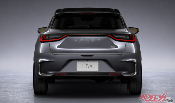 リアデザイン（2023年11月 発売開始時の公式画像より）