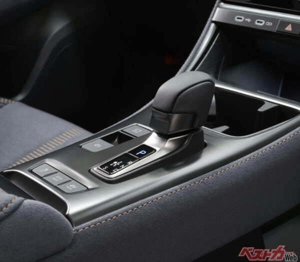 シフトノブ（2023年11月 発売開始時の公式画像より）