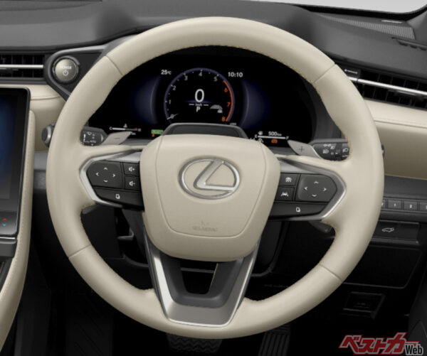 新型LBX “Bespoke Build”ステアリング：ソリスホワイト（2023年11月 発売開始時の公式画像より）