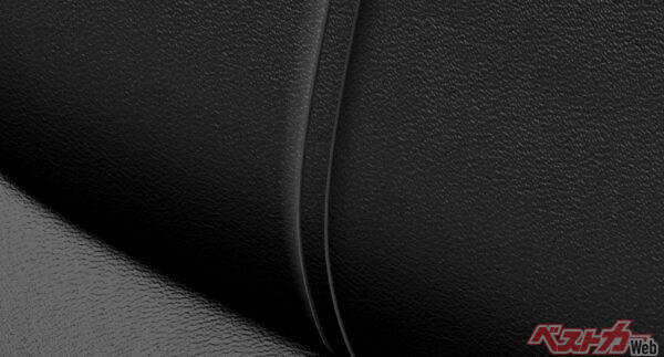 新型LBX “Bespoke Build”セミアニリン本革ステッチ色：ブラック（2023年11月 発売開始時の公式画像より）