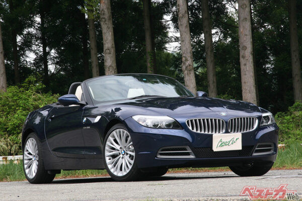 BMW Z4（先代・2009年登場）。リトラクタブルハードトップ採用のロードスターとなった2代目