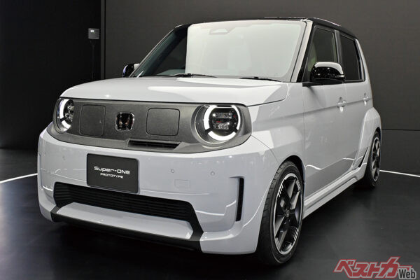 JMS2025に出展されたホンダ Super-Oneプロトタイプ。ベースはN-ONE e:だと思われるが、前後のフェンダーの膨らみは圧巻