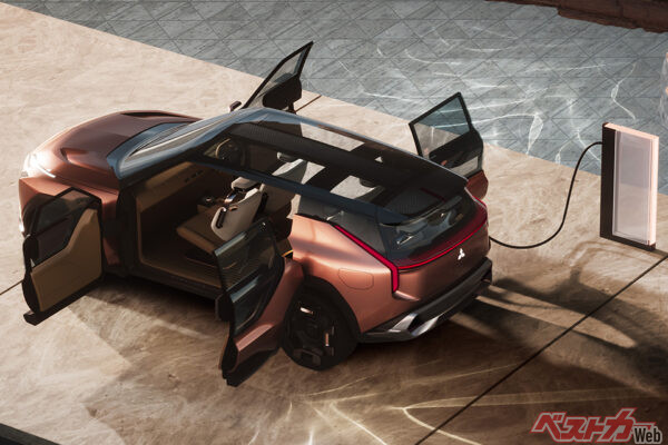 PHEVなので充電と給油の二刀流で補給ができる。次世代の現実解