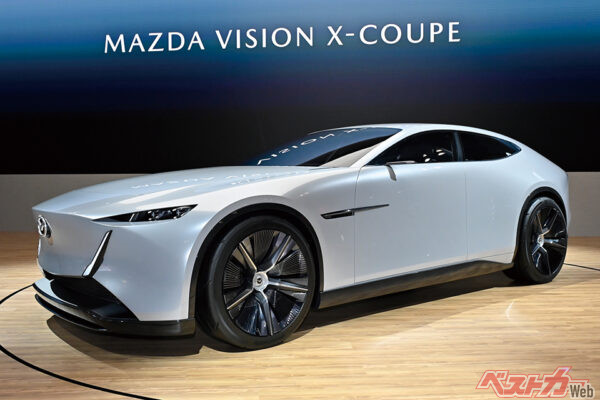 JMS2025に出展されたマツダ ビジョン クロスクーペ。ロータリーエンジンとモーターを搭載したプラグインハイブリッドで、システム出力は510ps