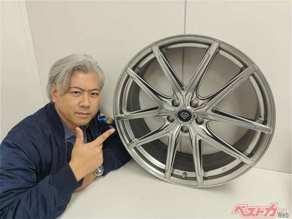 一見シンプルだが、スポークの作りが凝っている！