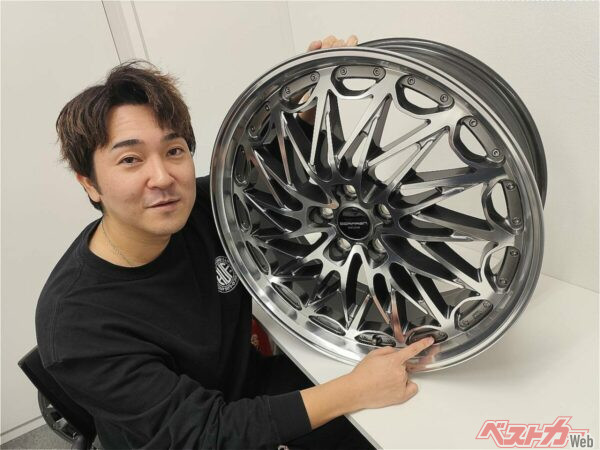 複雑なフェイスデザインが魅力のTLM-02