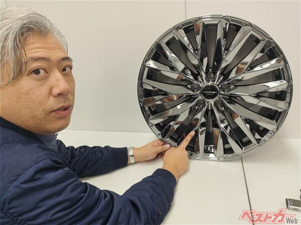 リムまで延びたスポークがホイールを大きく見せる