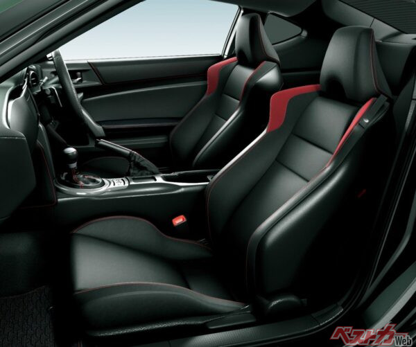 4人乗りで日常生活に使えることも人気を集めた理由