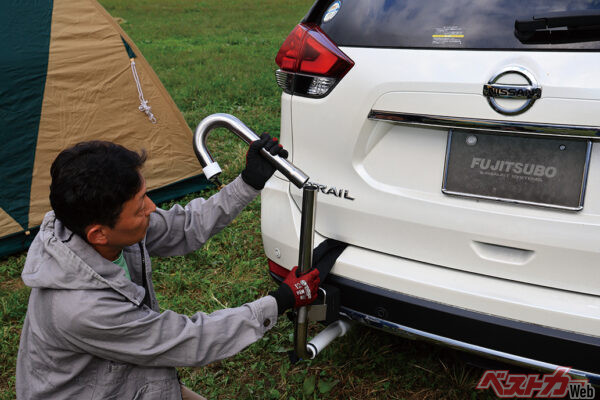 ベルトを使って位置を固定したらあとはパイプを差し込んでいくだけ！