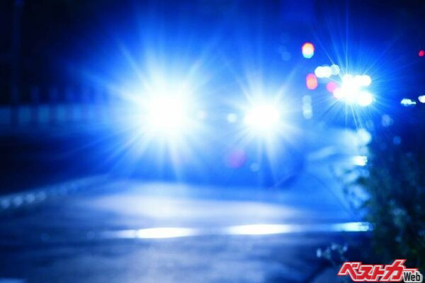 最近多い眩しすぎるヘッドライトどうにかして！　ハイビームが基本でロービームは切符を切られるってホント???