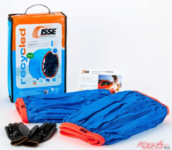 布製タイヤチェーン「イッセ・スノーソックス」。写真のようなに、作業用の手袋もセットとなっている