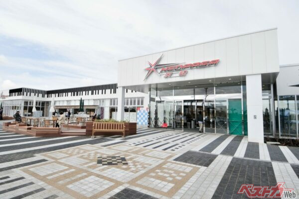 運転中に怒りたくなるようなことがあれば、すぐに休憩すべき。高速道路を走行中であれば、リフレッシュ施設の多いSAに寄るのもいいだろう