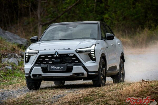 HEV専用の1.6L DOHC 16バルブ MIVECエンジンと最高出力85kWのモーターを組み合わせて約24.4 km/Lの燃費性能を実現。走行性能ももちろん三菱ならではの実力を持つ