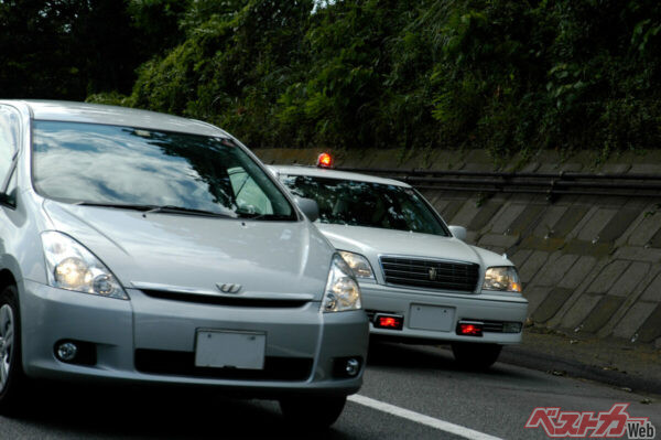 ムキになったりイライラしたりすることは安全運転だけでなく犯罪行為などにもつながるおそれがある