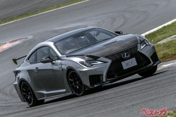 RC Fのパフォーマンスパッケージ。軽量化・空力改善が図られた