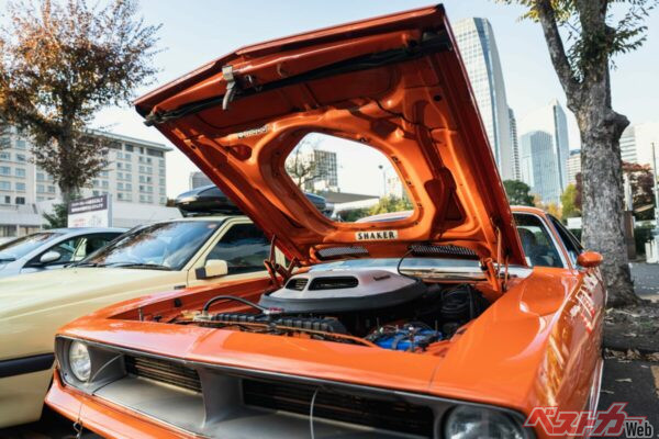 ボンネットの形状も愛くるしいと語る