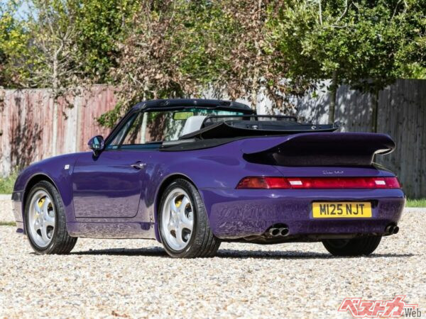 今の時代では考えられない、本国が認可した亜種モデル。確かに良く見ると見慣れた人には違和感がある。