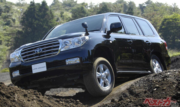 日本の本格クロカン4WD屈指の実力派、ランクル200(JC08モード燃費・6.7~6.9km/L)