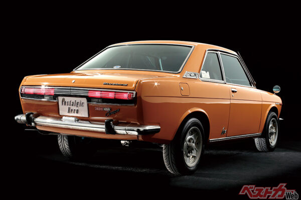 ウェッジシェイプのダイナミックなデザインで、超音速旅客機のSSTをイメージした「スーパーソニックライン」を採用し、スポーティなイメージを高めている