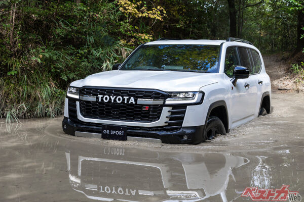 トヨタ ランドクルーザー300の渡河能力は最大700mm。タフで災害時に最強と言われるゆえん