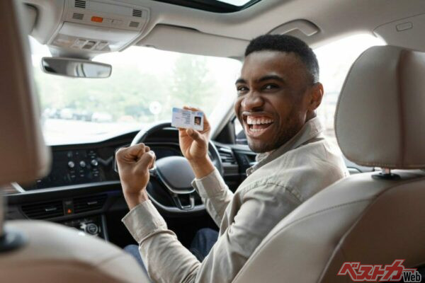 厳罰化の効果は数字ではっきりと見える結果となった。この厳格化は、日本人にとっても、外国人ドライバーにとっても、難しい試験をクリアしているというは安心材料になるだろう（Home-stock@Adobestock）