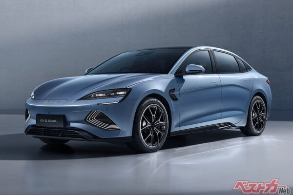 RWDモデルは495万円に価格を改定。約30万円の値下げが実施された