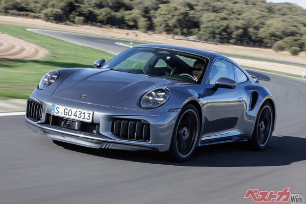 ポルシェ 911ターボS。タイプ992の後期型である“992.2”に搭載された「Tハイブリッド」を採用。従来モデルを61psも上回る711psを実現する