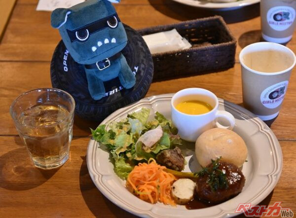 地元南アルプスの野菜を使用したランチもヘルシーでおいしそうだ