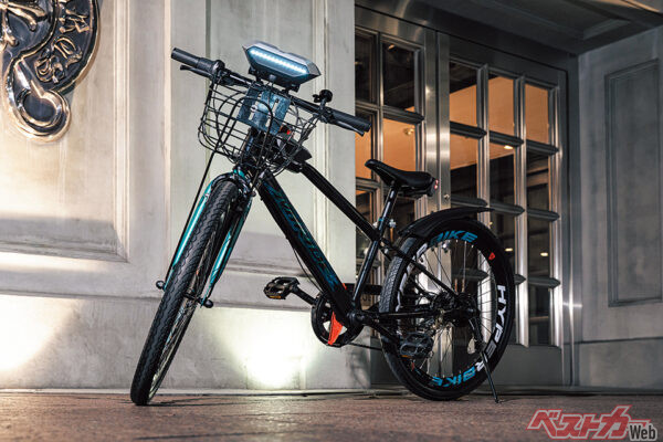 子ども向け運動遊具メーカーのアイデスが開発した「ミライドS」。往年のスーパーカー自転車のテイストを令和のセンスで落とし込む