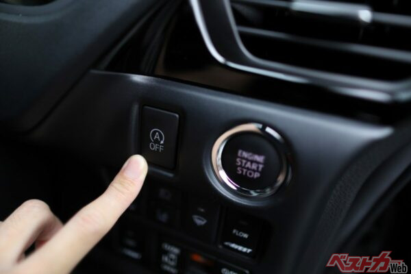アイドリングストップ車はバッテリー負荷が大きい。思い切ってOFFにするのも実用的な対策(PHOTO:Adobe Stock_tarou230)