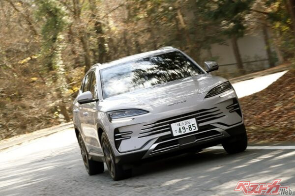 EVモードの時は普通の電気自動車だ。2トン前後の車重(FWD:1940kg/AWD:2100kg)でもパワフルに動かしてくれる