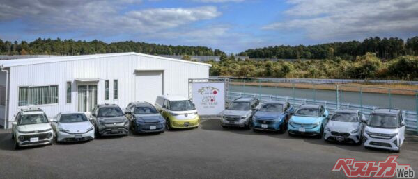 ずらり並んだ「今年の10台」。この中から「今年の1台」としてフォレスターが選出された