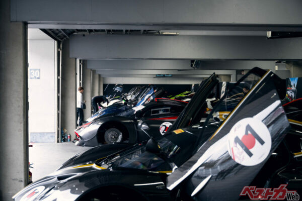 ウアイラRとウアイラR EVOロードスター合わせて11台が富士スピードウェイに集まった