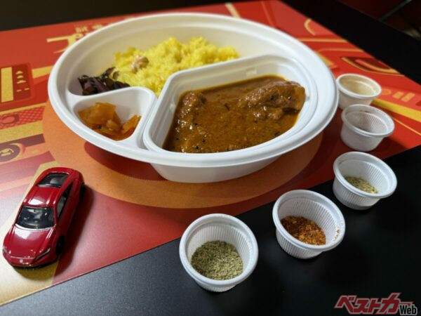 この本格カレーが500円!! ノーマルに加えて5つのスパイスでプレリュードを味わおう!!