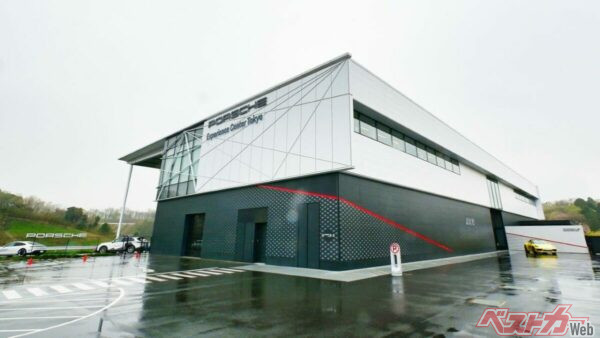 実行委員会特別賞を受賞したポルシェ・エクスペリエンスセンター東京