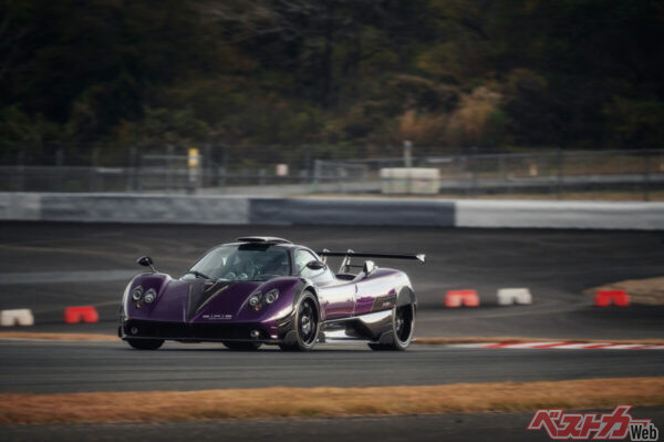 世界に1台しかないパガーニ ゾンタZOZOも走行