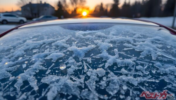 カチコチのフロントガラスにサヨウナラ！　アレをするだけでガラスの凍りつきが抑えられるの？