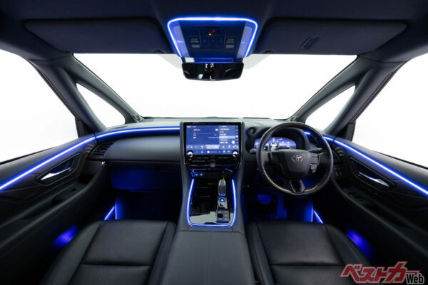 純正の雰囲気を損なうことなく室内の高級感を高める