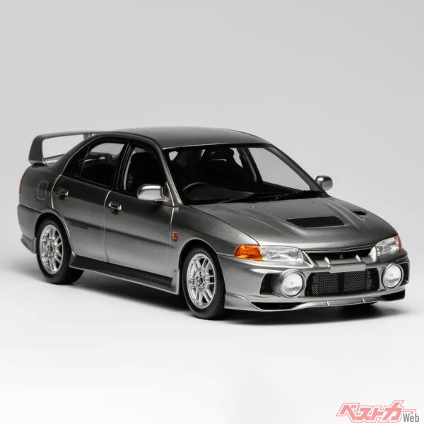 非常に精巧につくられた118スケールのダイキャストのミニカー